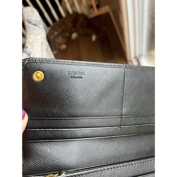 Prada Large Saffiano Leather Wallet 100% Authentic Black Gold Triangle Logo - Picture 10 of 15